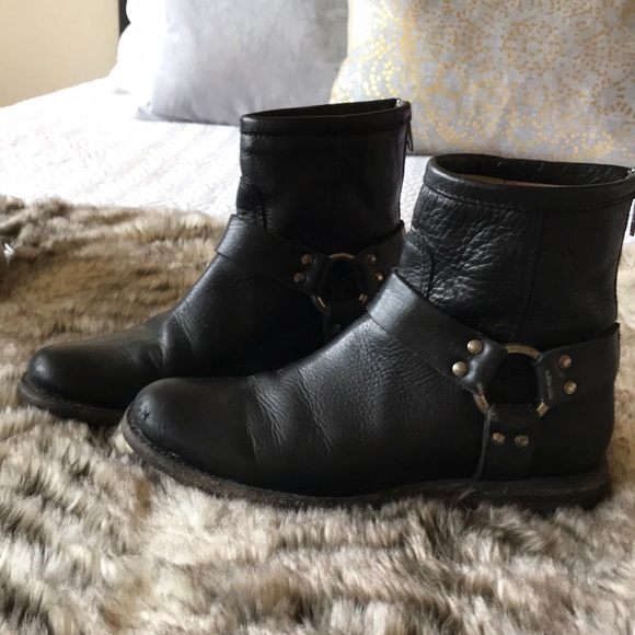 Frye Shoes - Frye Phillip Harness Ankle Boots sz 6-1/2 B